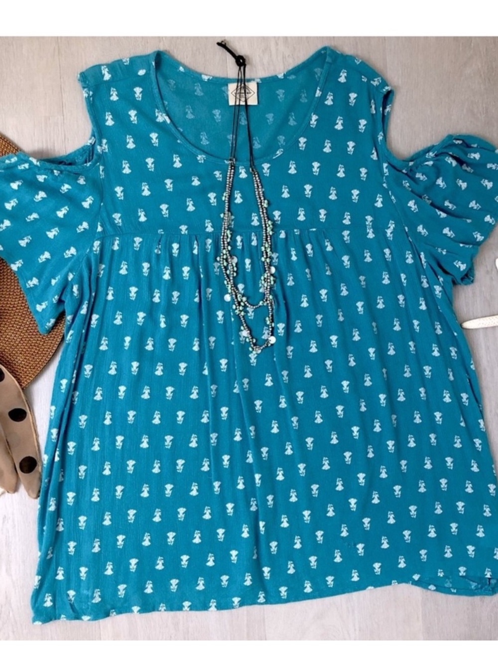 Beachy Boho Blue Cold Shoulder Top Size Large